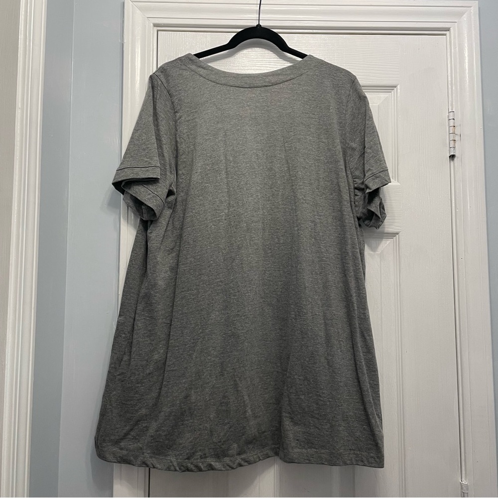 Gray top - Picture 4 of 5